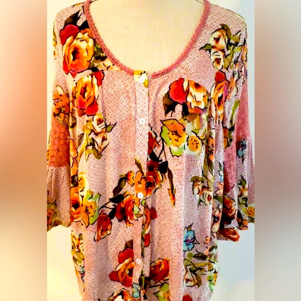 NEW ODDY 3XL Blouse with 3/4 sleeves and lace details. New w/o tags